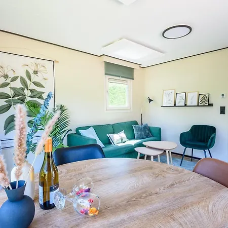 Gezellig Aan De Veluwse Bosrand Dağ evi *